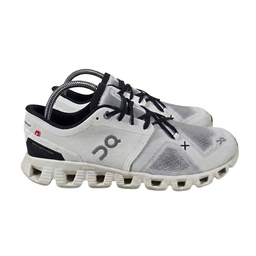 On Cloud X 3 Shoes Womens 10 White Black Athletic Running Jogging Gym Sneakers
